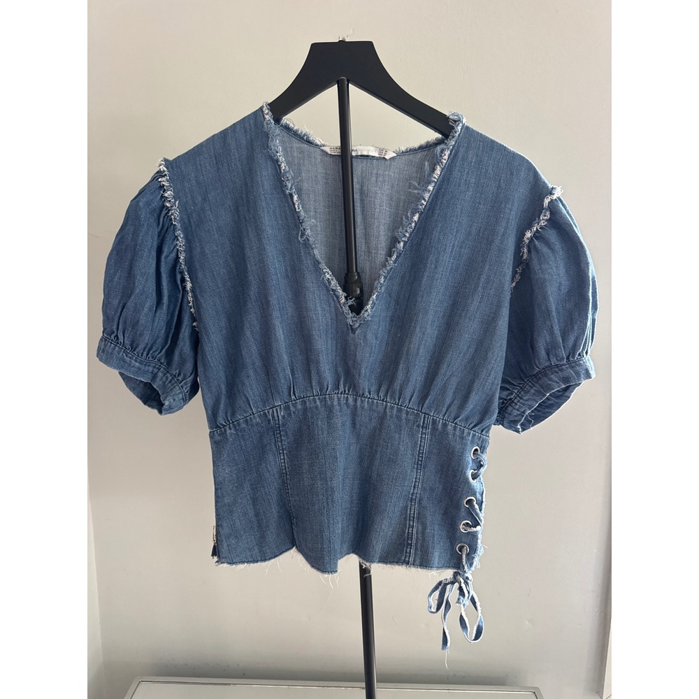 Zara Trafaluc Denim V-Neck Puff Sleeve Lace Up Top Medium Blue Cotton Frayed Hem